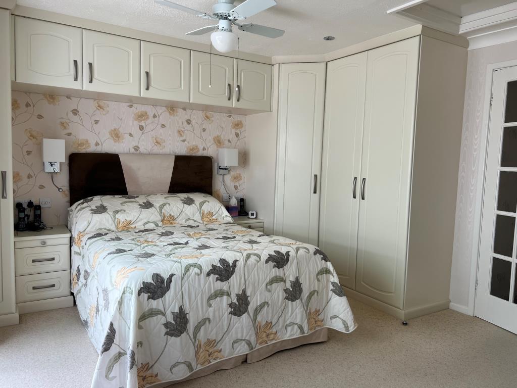 Lot: 150 - DETACHED BUNGALOW REQUIRING REPAIR AND IMPROVEMENT WORKS IN SOUGHT AFTER LOCATION - Bedroom